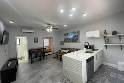 824 NE 4th St #3, Fort Lauderdale: photo 1 of 11