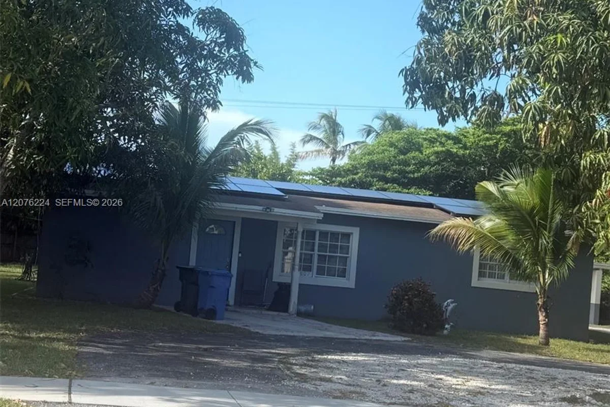 607 NW 42nd St, Oakland Park: photo 1 of 21