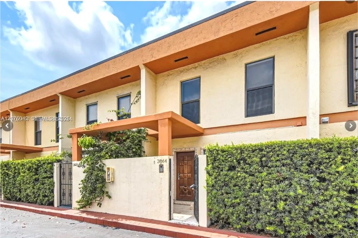 3864 NE 167th St #5, North Miami Beach: photo 1 of 26