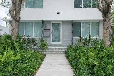 1415 SE 2nd St #2, Fort Lauderdale: photo 1 of 9