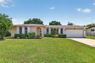 148 SW 126th Ave, Plantation: photo 1 of 24