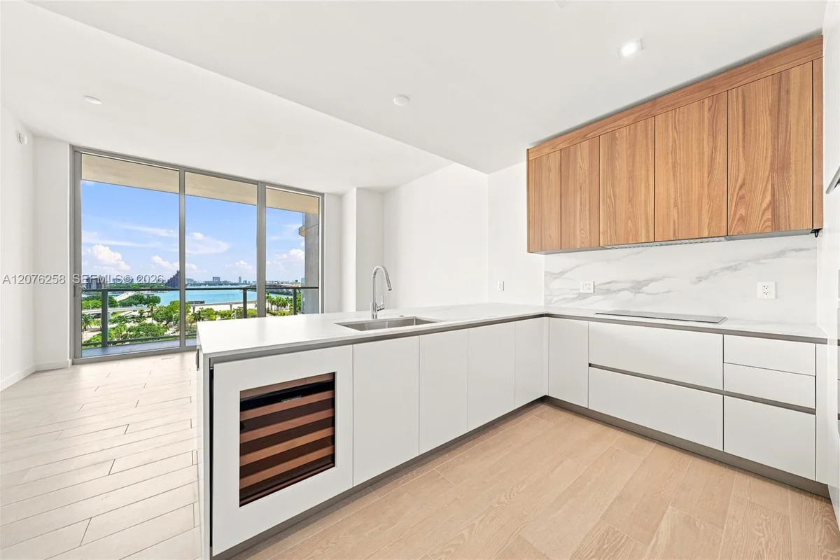 1400 Biscayne Blvd #708, Miami: photo 1 of 43