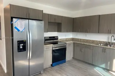 1781 NW 65th St #1783, Miami: photo 1 of 8