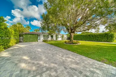 13801 NE 1st Ave, Miami: photo 1 of 40