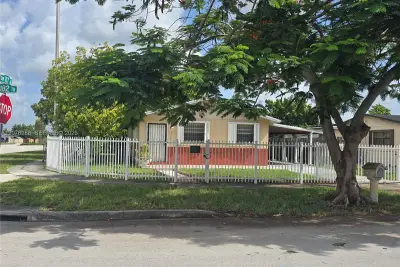 11631 SW 182nd Ter, Miami: photo 1 of 20