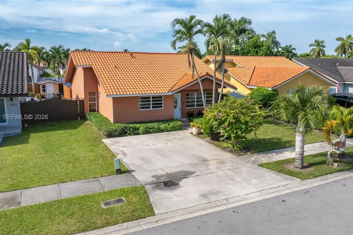 14526 SW 106th Ter, Miami: photo 1 of 38
