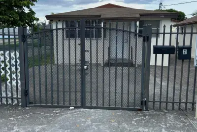 314 NW 5th St NW #1, Hallandale Beach: photo 1 of 14