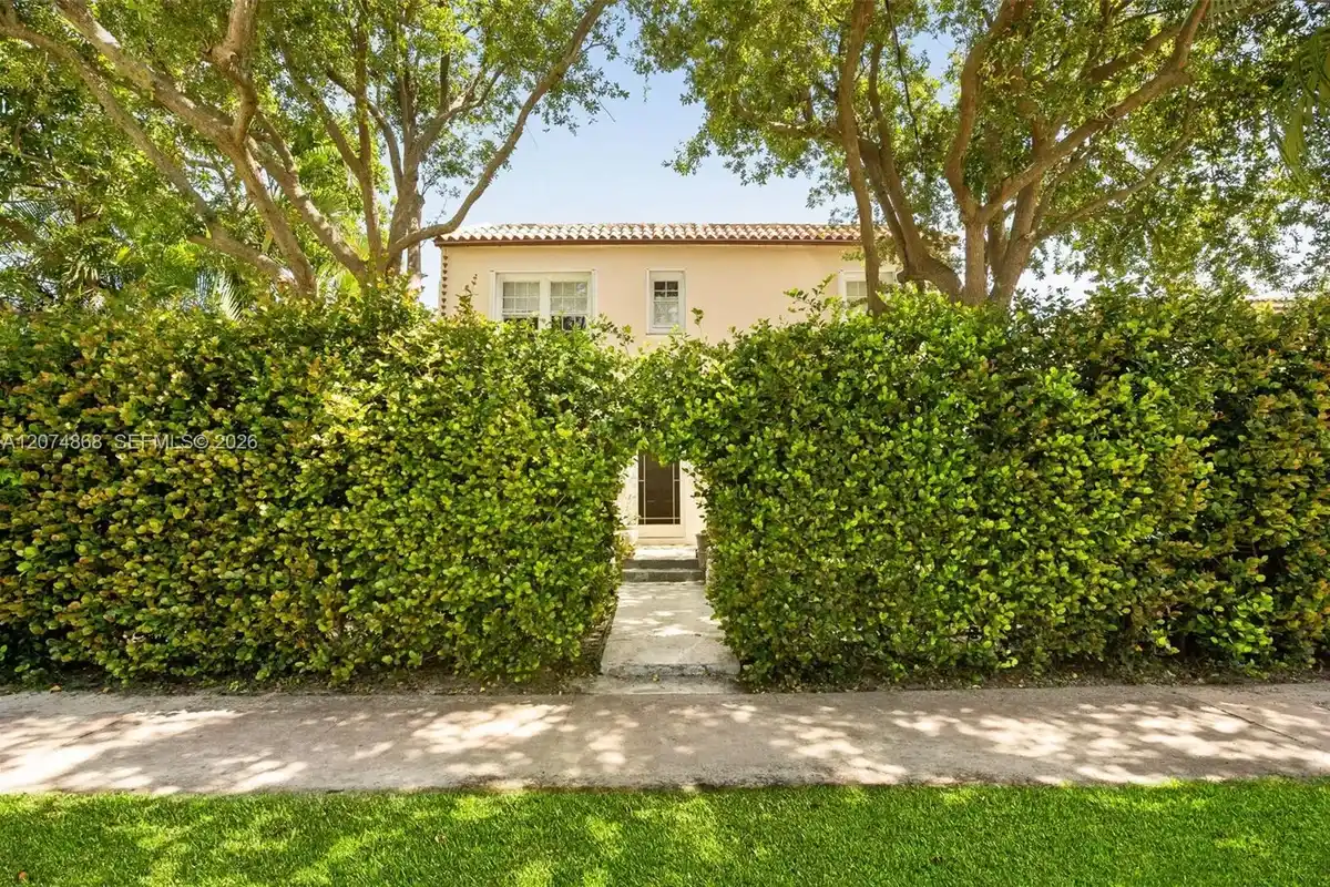 524 W 47th St, Miami Beach: photo 1 of 31