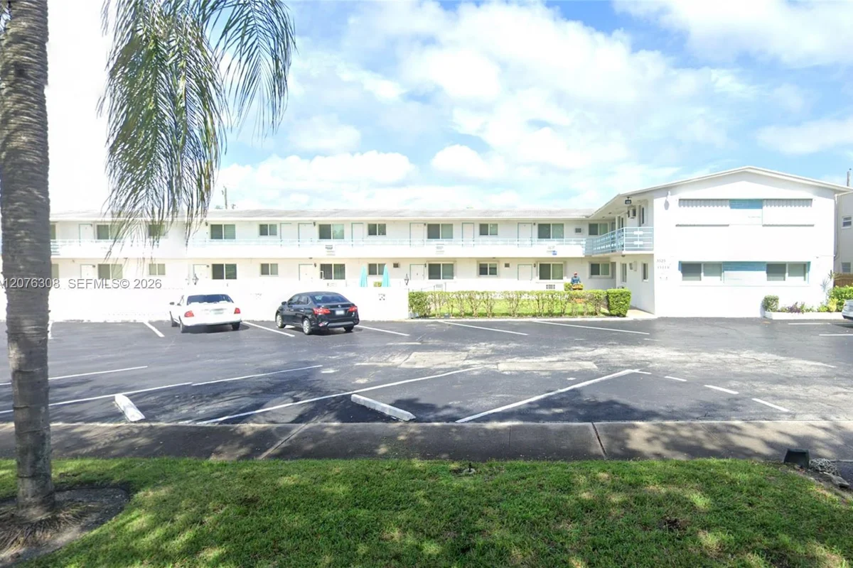 3525 Tyler St #9, Hollywood: photo 1 of 12