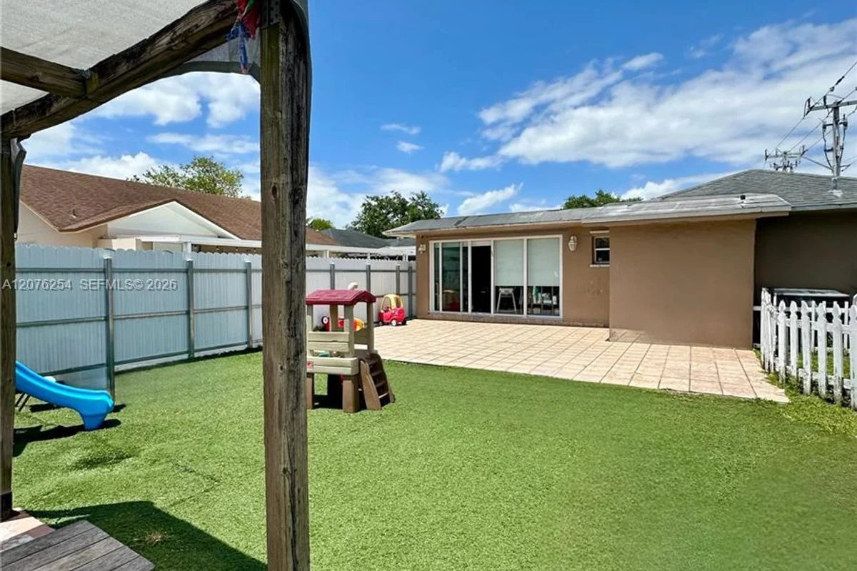 10330 Puerto Rico Dr, Cutler Bay: photo 1 of 28