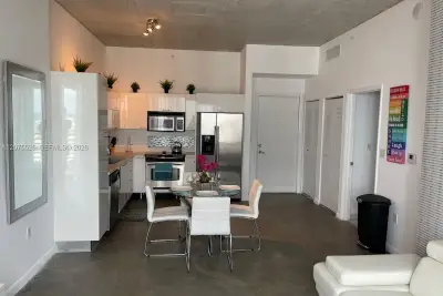 133 NE 2nd Ave #3405, Miami: photo 1 of 12