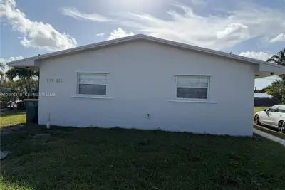 834 NE 5th Ave, Homestead: photo 1 of 14
