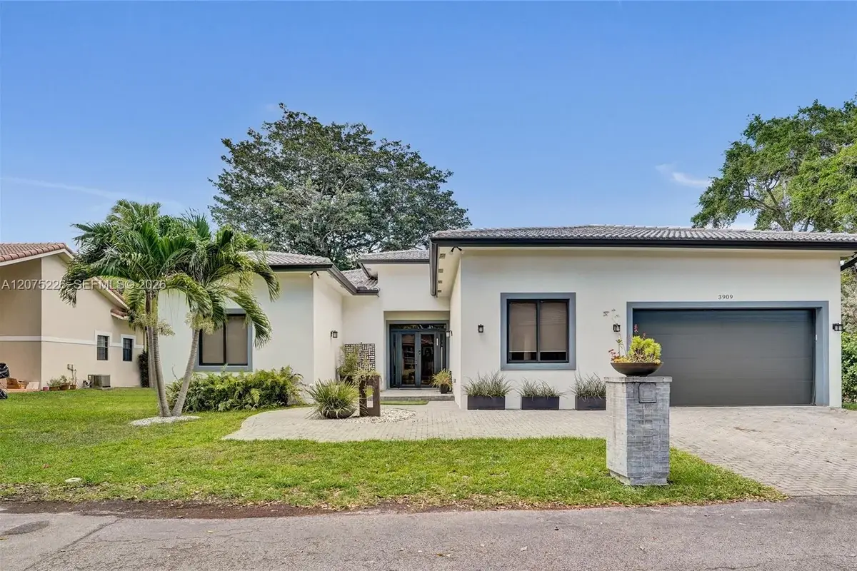 3909 SW 54th Ct, Dania Beach: photo 1 of 48