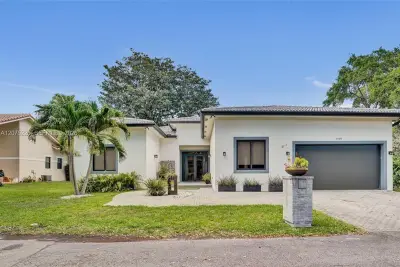 3909 SW 54th Ct, Dania Beach: photo 1 of 48