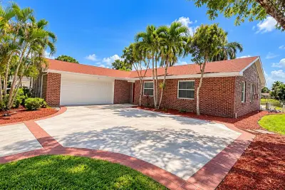 8102 Pioneer Rd, Royal Palm Beach: photo 1 of 16