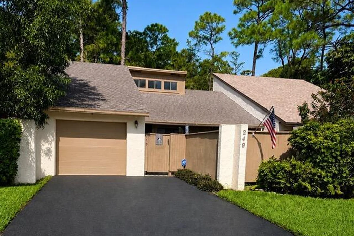 249 Pleasant Wood Dr, Wellington: photo 1 of 8