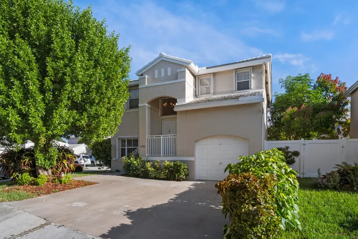 6741 Fern St, Margate: photo 1 of 37