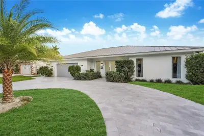 2820 NE 60th St, Fort Lauderdale: photo 1 of 35