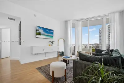 350 NE 24th St #1405, Miami: photo 1 of 53