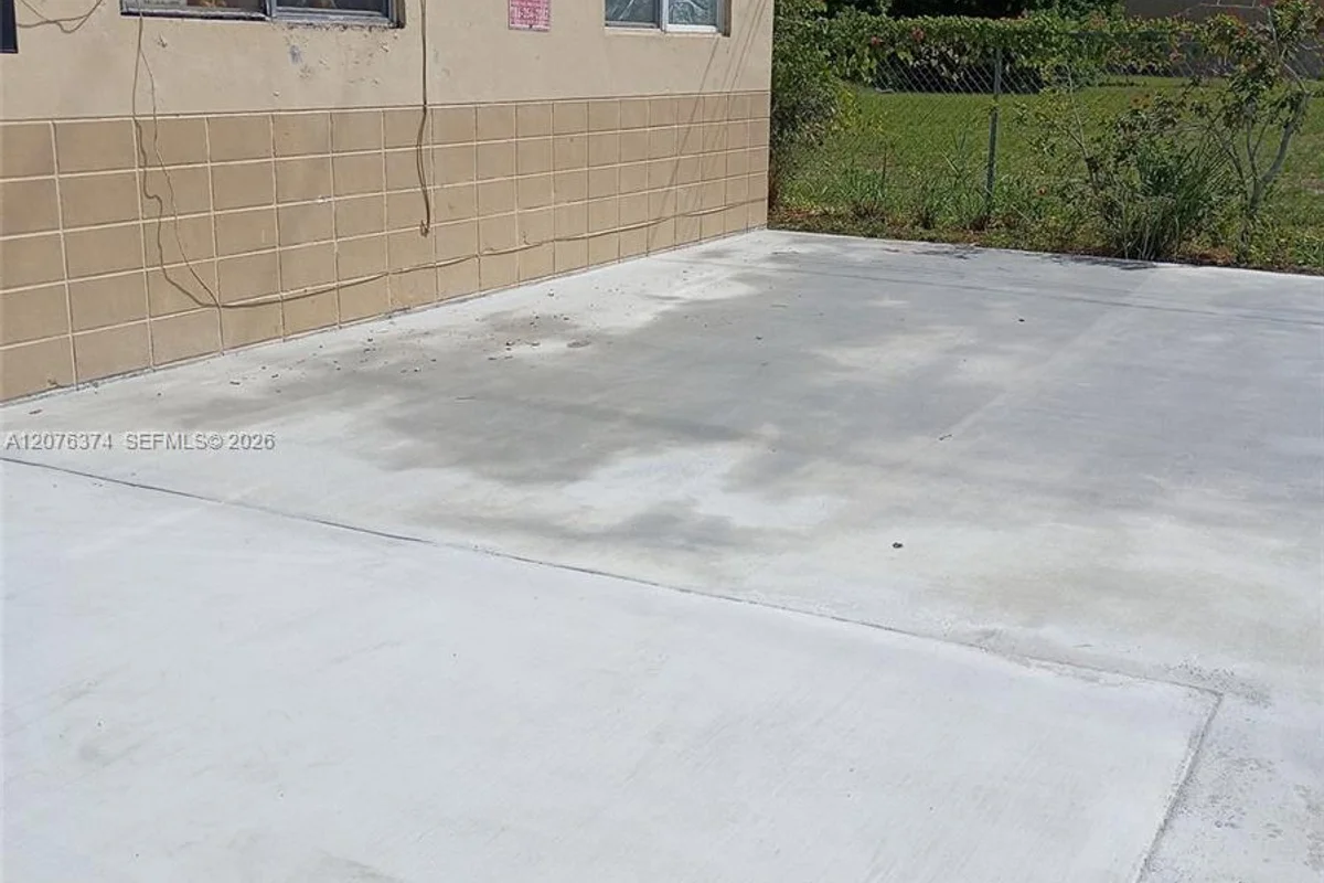 1815-1820 Ali Baba Ave, Opa-locka: photo 1 of 2
