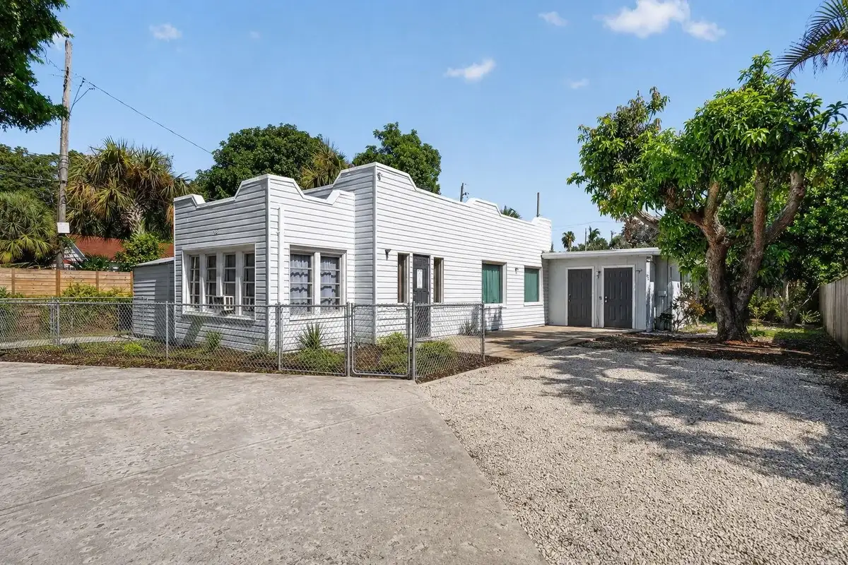 633 Franklin Rd, West Palm Beach: photo 1 of 61