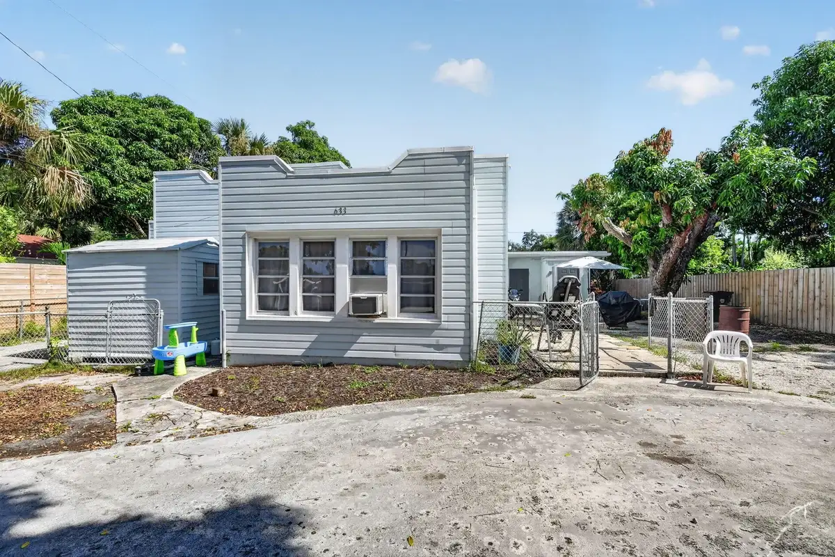 633 Franklin Rd, West Palm Beach: photo 1 of 57