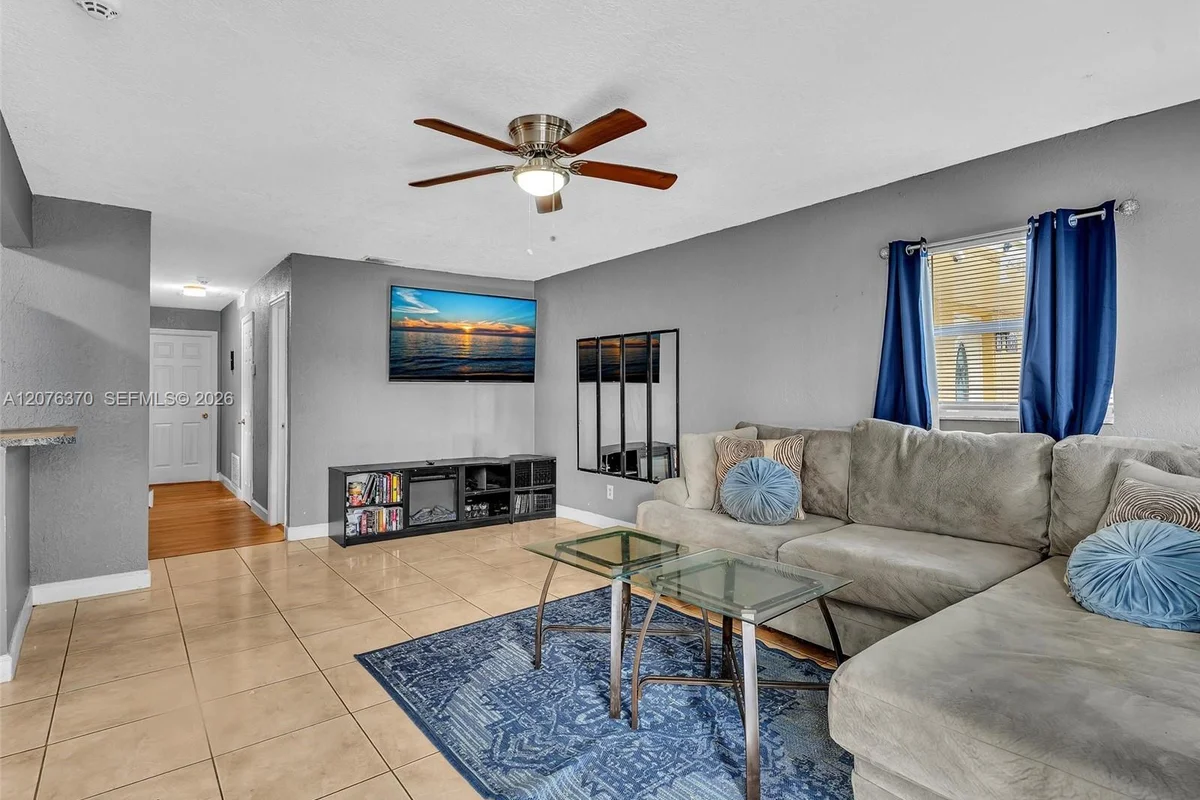 2641 NW 21st St, Fort Lauderdale: photo 1 of 25