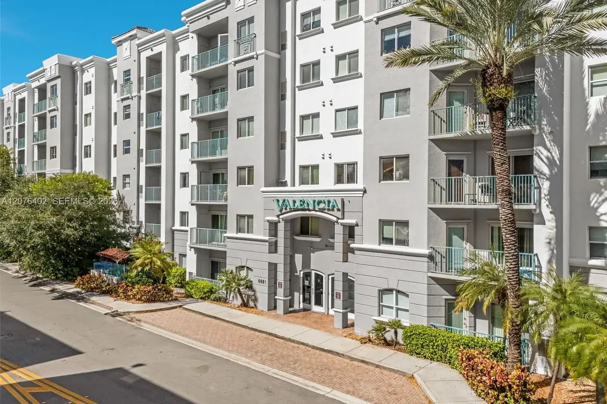 6001 SW 70th St #512, South Miami: photo 1 of 12