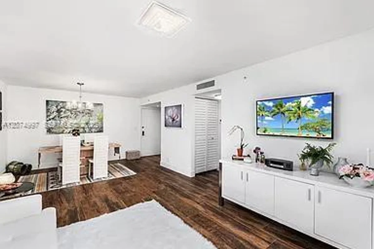 2625 Collins Ave #212, Miami Beach: photo 1 of 22