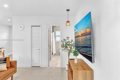 1941 Washington St #5, Hollywood: photo 1 of 29