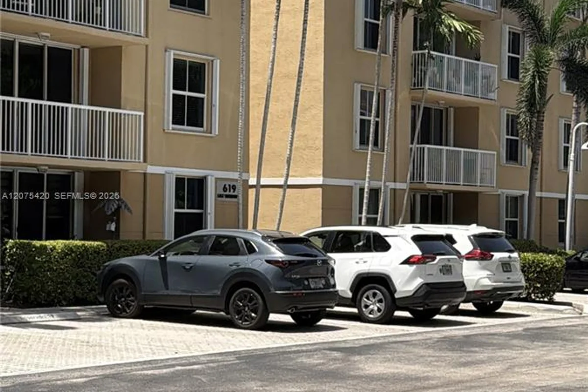 619 E Sheridan St #105, Dania Beach: photo 1 of 24