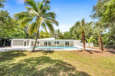 7480 SW 122nd St, Pinecrest: photo 1 of 43