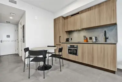 121 NE 5th St #2411, Miami: photo 1 of 51