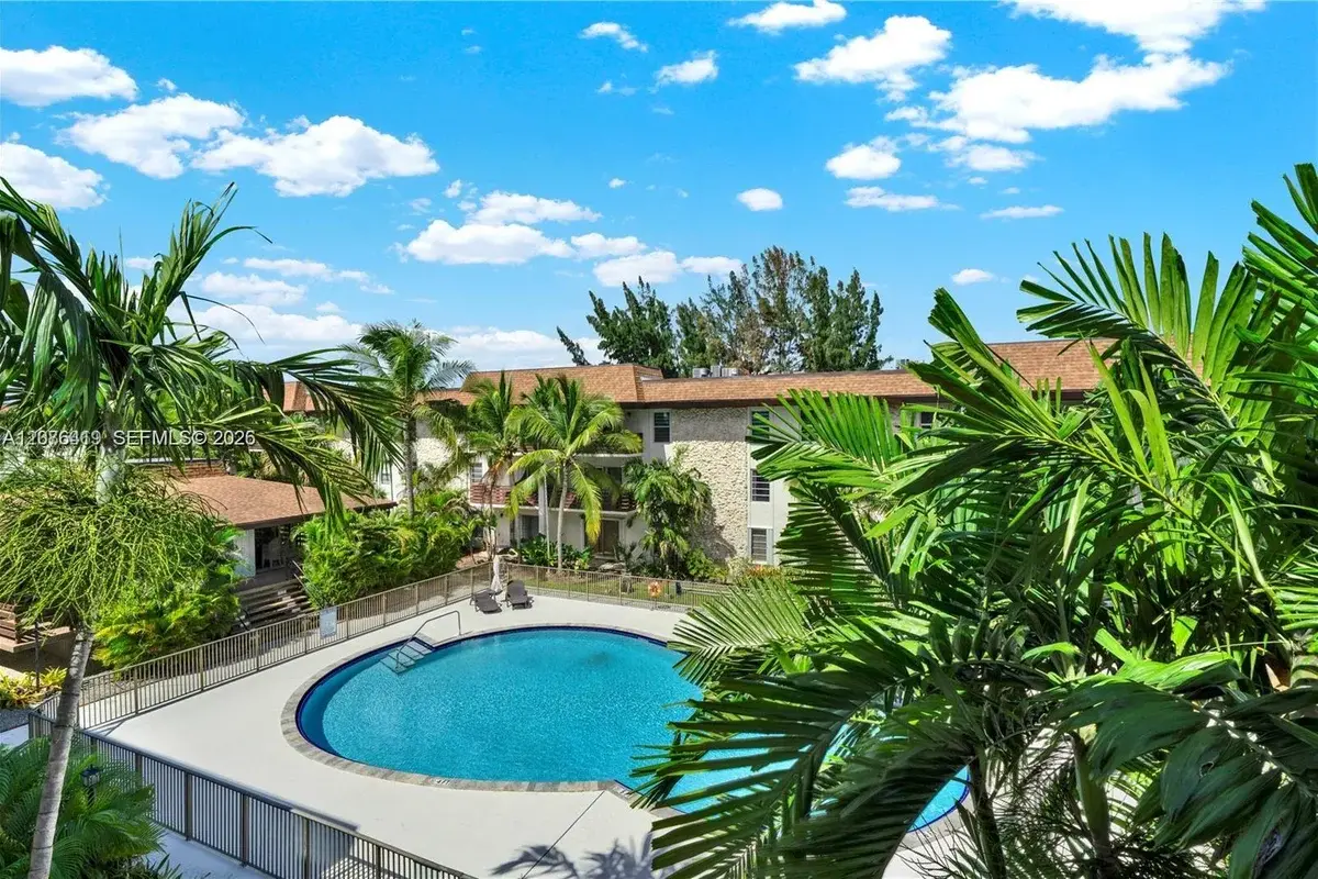 7473 SW 82nd St #D103, Miami: photo 1 of 12