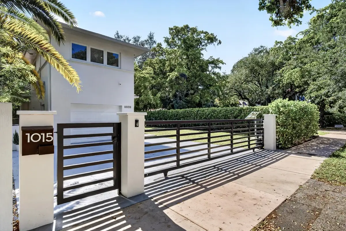 1015 Madrid St, Coral Gables: photo 1 of 45