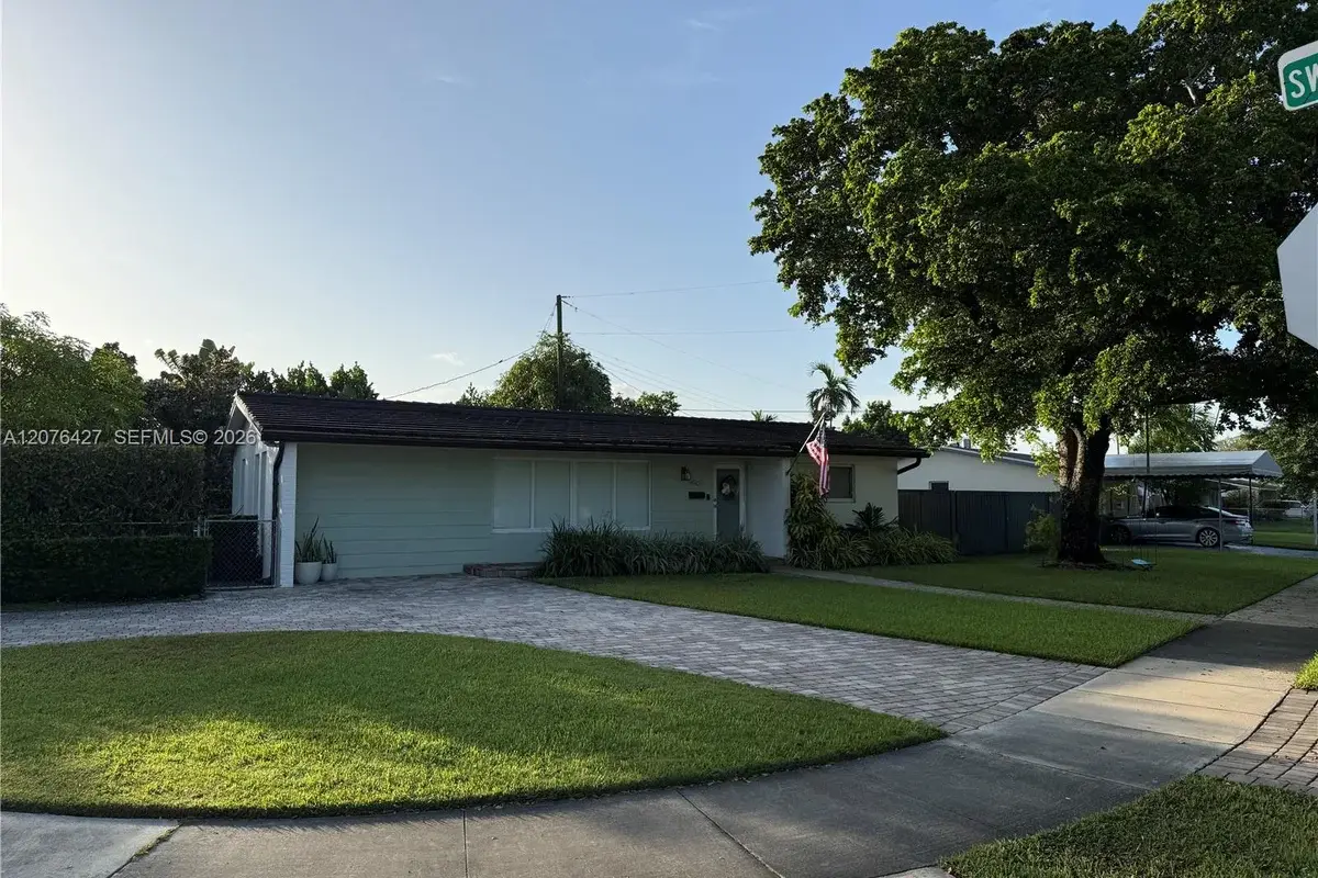 4901 SW 95th Ct, Miami: photo 1 of 12