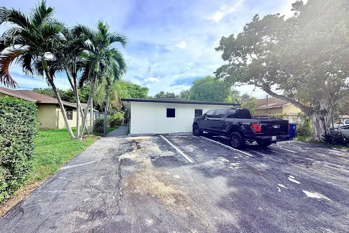 1132 NW 5th Ct #1, Fort Lauderdale: photo 1 of 14