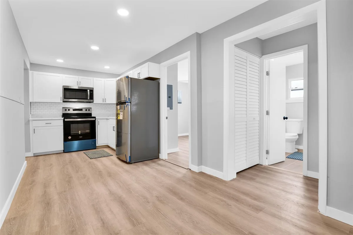 1841 Adams St #5, Hollywood: photo 1 of 23