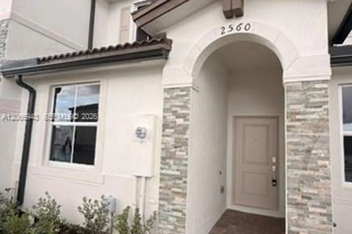2560 SE 25th Rd, Homestead: photo 1 of 11