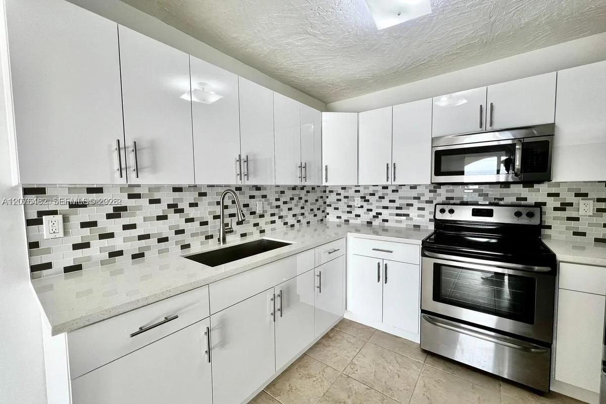 7010 NW 186th St #5-506, Hialeah: photo 1 of 18