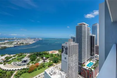 253 NE 2nd St #3805, Miami: photo 1 of 20