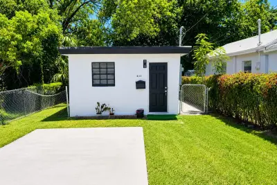 802 NW 3rd Ter, Hallandale Beach: photo 1 of 30