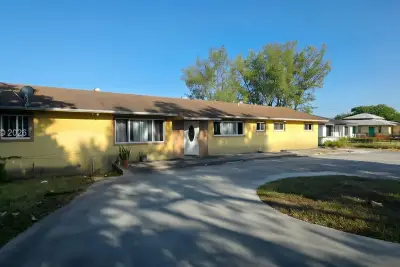 8150 NW 13th Ct, Miami: photo 1 of 23