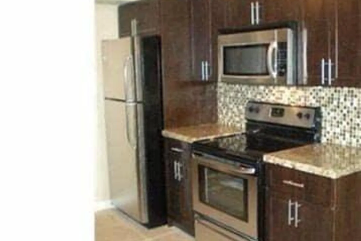 2705 NW 73rd Ave, Sunrise: photo 1 of 2