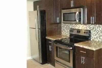 2705 NW 73rd Ave, Sunrise: photo 1 of 2