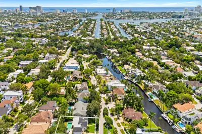 1001 SE 10th St, Fort Lauderdale: photo 1 of 39