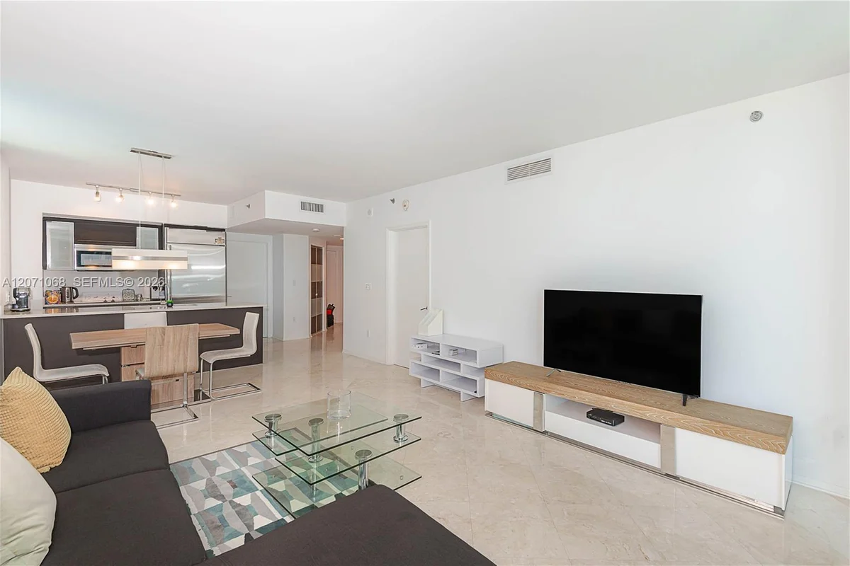 55 SE 6th St #1507, Miami: photo 1 of 24