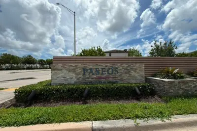 519 NE 208th Ter, Miami: photo 1 of 37