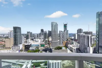 31 SE 5th St #4212, Miami: photo 1 of 53