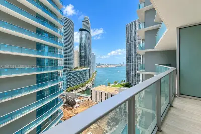 77 SE 5th St #2206, Miami: photo 1 of 14